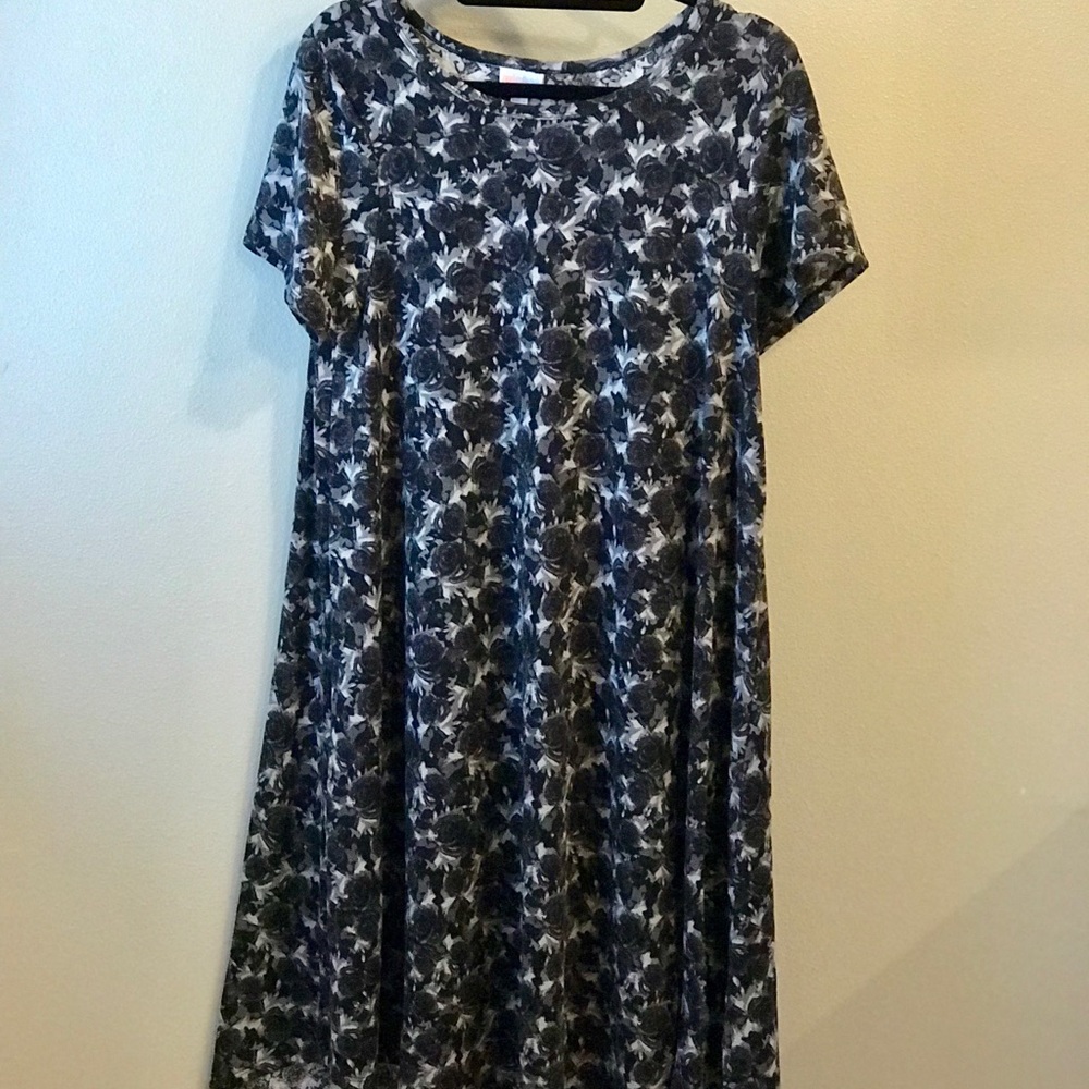 Black and Grey Rose pattern Lularoe Carly